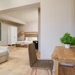 Essentia Luxury Koinira