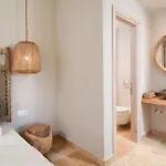 Essentia Luxury Aparthotel 3*