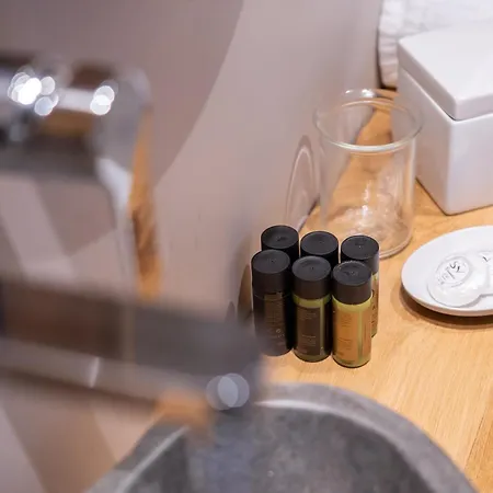 Essentia Luxury アパートホテル