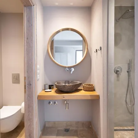 Essentia Luxury Kinira