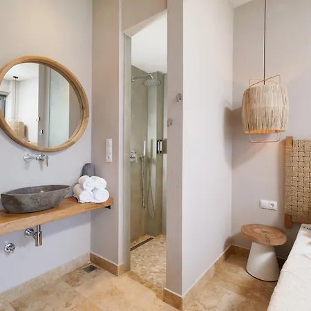 Essentia Luxury Kinira