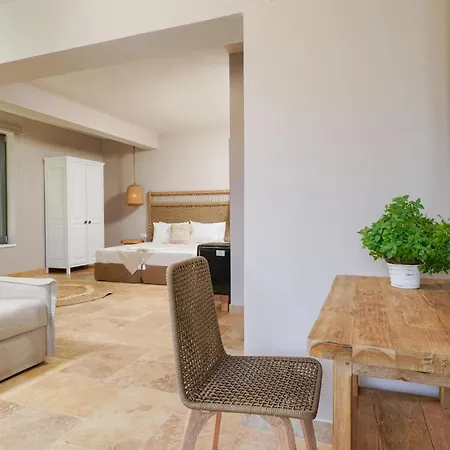 Essentia Luxury Kinira
