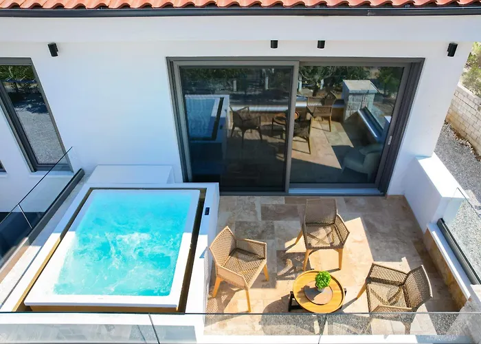 Essentia Luxury Hotel de apartamente Koinira